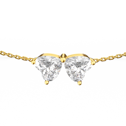 Goldene Halskette mit Schmetterlingsmotiv in Herzform