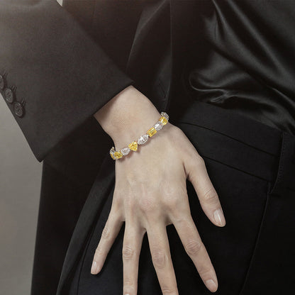 Zweifarbiges Diamantarmband mit verschiedenen Schliffarten